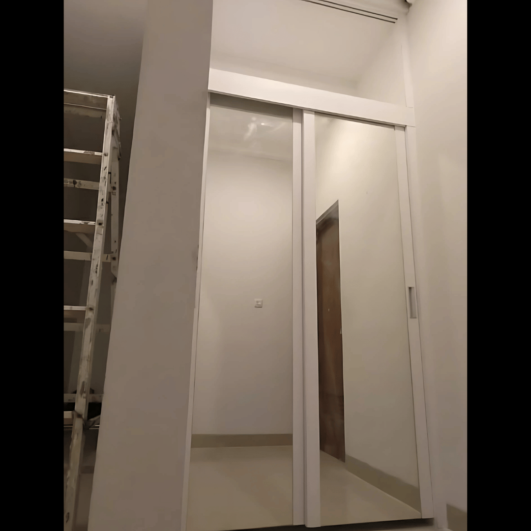 Pintu Sliding Cermin Minimalis Frame Putih – Desain Lemari Built-in Modern untuk Kamar